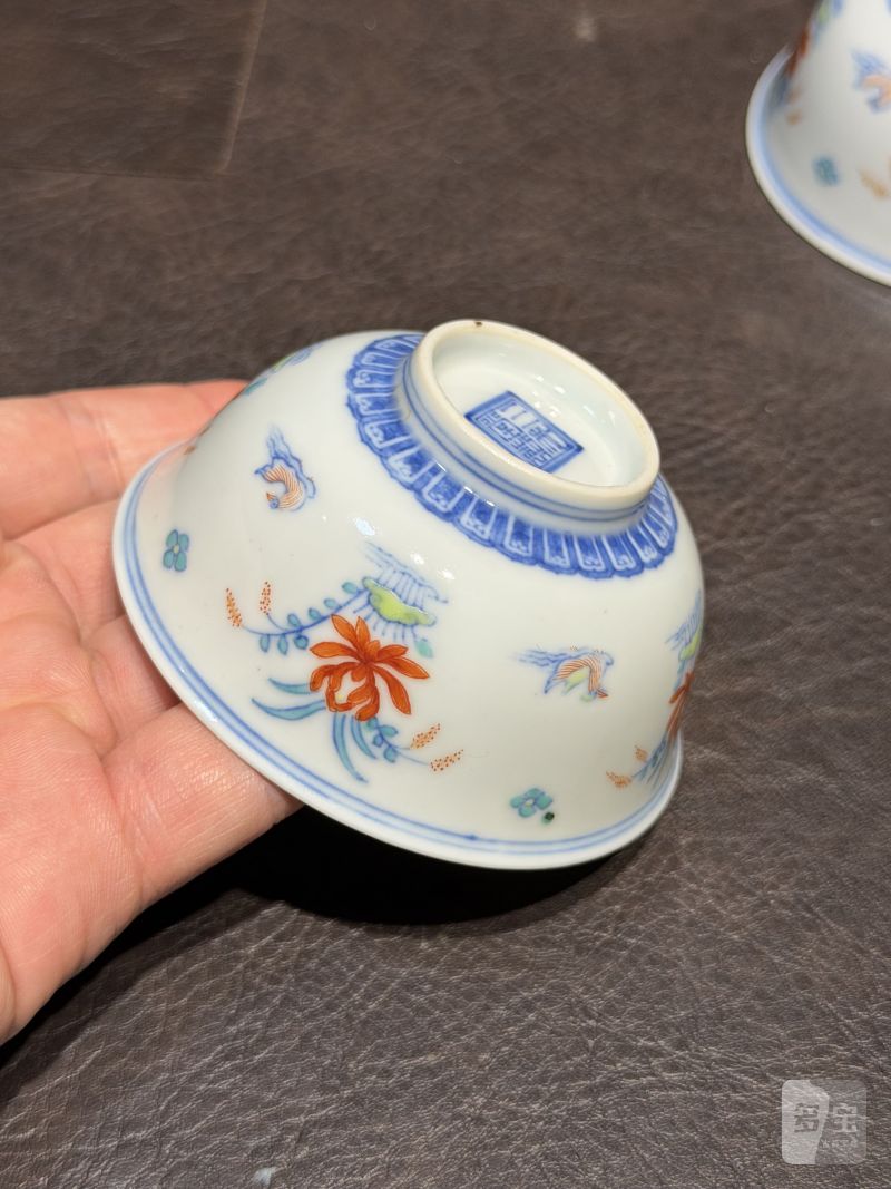清中期 “三和堂制”款斗彩莲池鸳鸯纹茶圆一对 - 图9